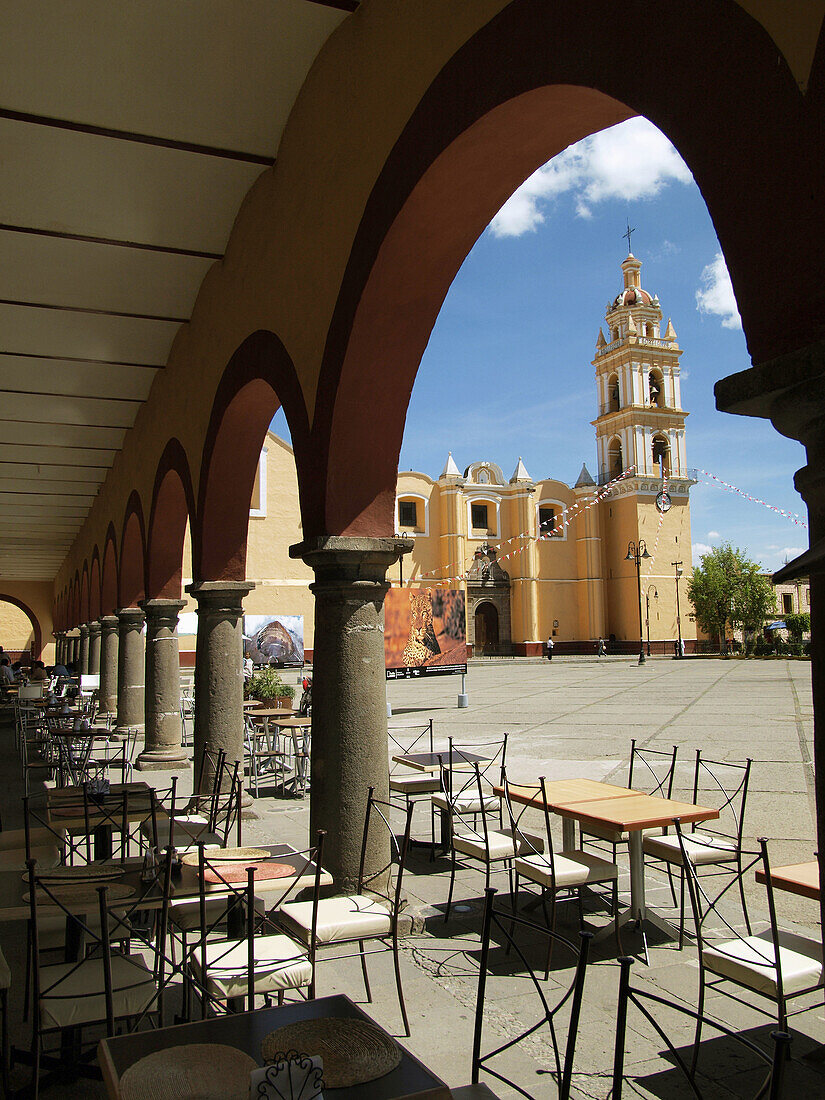 Iglesia de San Pedro from Cholula Portals. México.