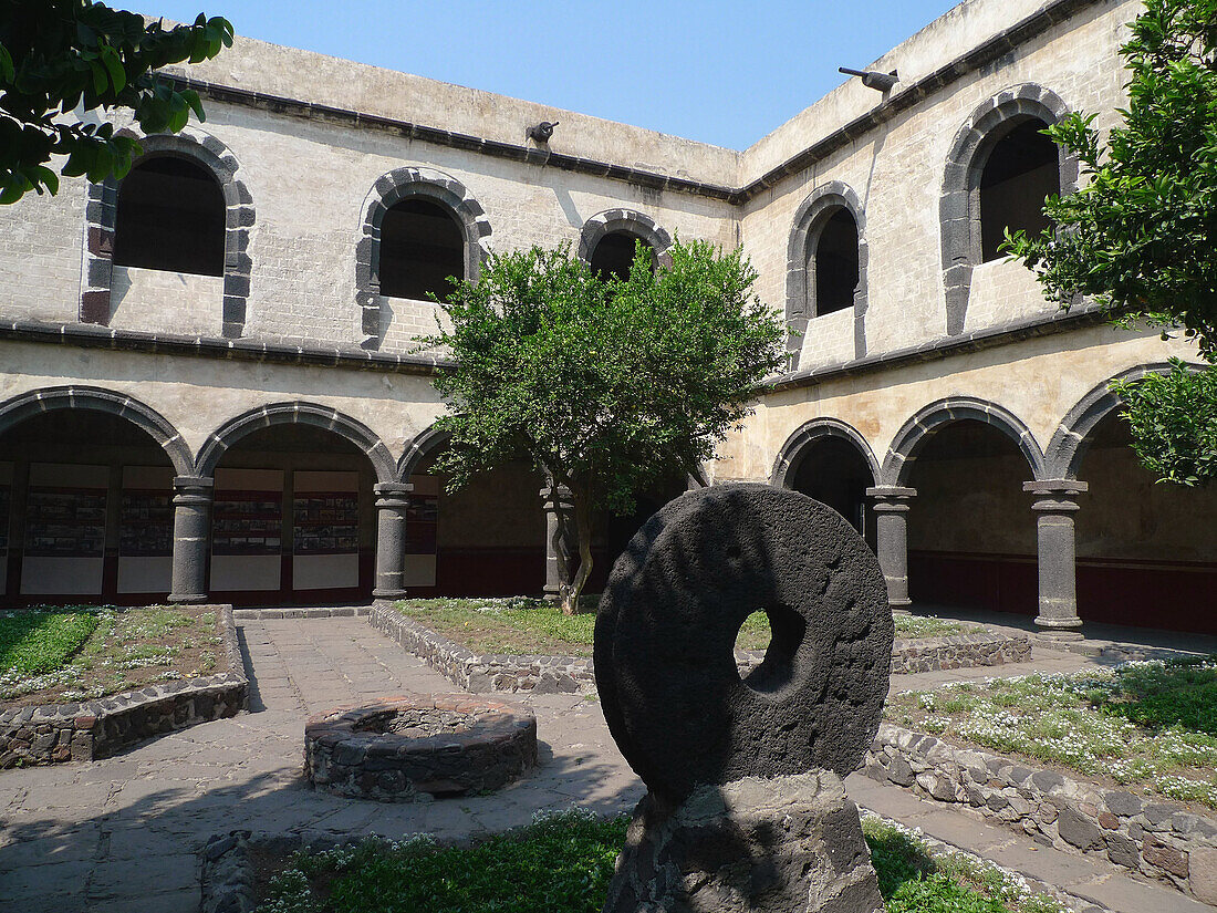 Convento de San Juan Evangelista. Barrio de Culhuacán. Ciudad de México.