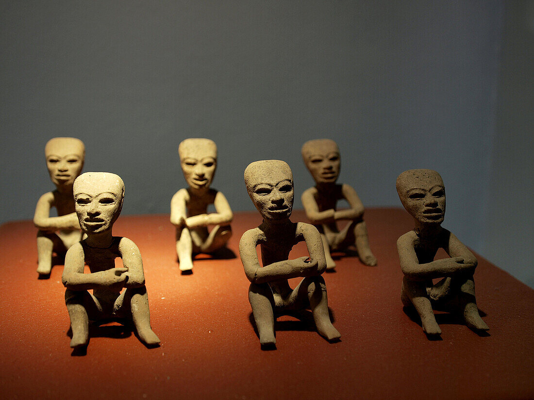 Figurillas Olmecas. Museo Amparo collection. Puebla. México