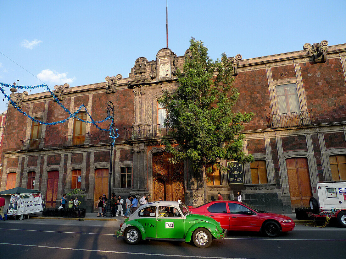 Antiguo Palacio de los Condes de Santiago de Calimaya,  hoy Museo de la Ciudad de México.