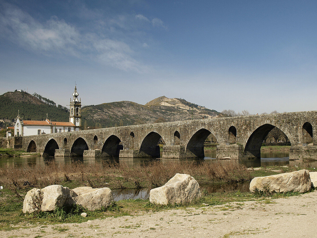 Puente romano y medieval. Ponte de Lima. Portugal.