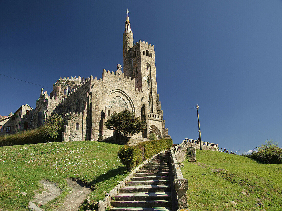 Templo Votivo del Mar por Antonio Palacios,  discípulo de Gaudí. Panxón. Galicia. España.