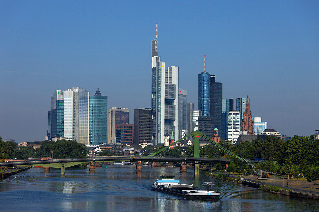 Frankfurter Skyline mit Main, Frankfurt am Main, Hessen, Deutschland