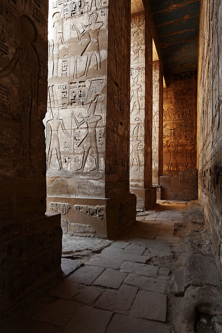 Hieroglphics and columns outlining the events of Ramses´ fifth regnal year,  in the Second Court of the Morturary Temple of Ramses III,  Madinet Habu,  Al Gurnah,  Luxor,  Qina,  Egypt,  Africa