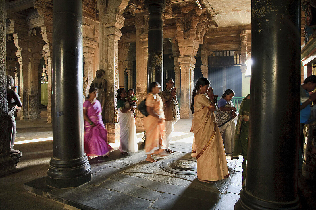 Local Indians praying at Sri Ranganathasvami Temple,  Srirangan,  Tiruchirapally Trichy,  Tamil Nadu,  South India