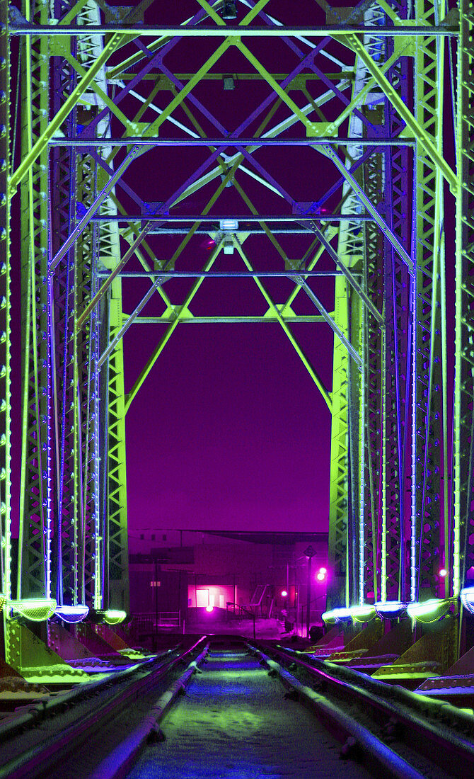 Brücke, Brücken, Eisenbahn, Farbe, Farben, Himmel, Kühl, Metal, metallisch, Nacht, Nächtlich, Purpurrot, Spur, Strukturen, Zug, M90-863208, agefotostock 