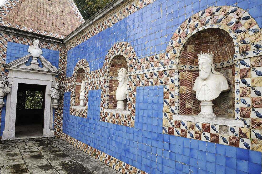 Portugal,  Lisbon  Palacio dos Marqueses da Fronteira,  gallery with portuguese king´s statues and decorative tiles