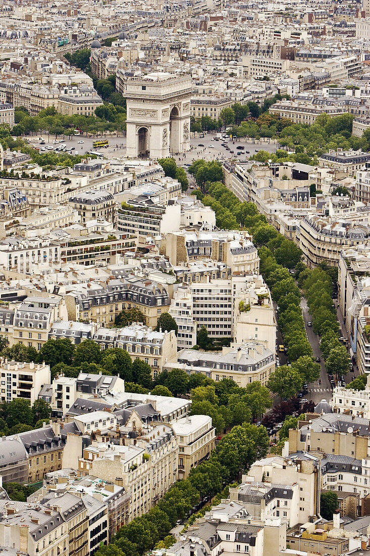 Avenue d´lena running toward the Arc de Triomphe as viewed from the Eiffel Tower