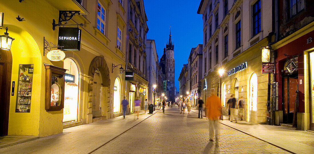Poland,  Krakow,  view at St Mary´s church from Florianska street