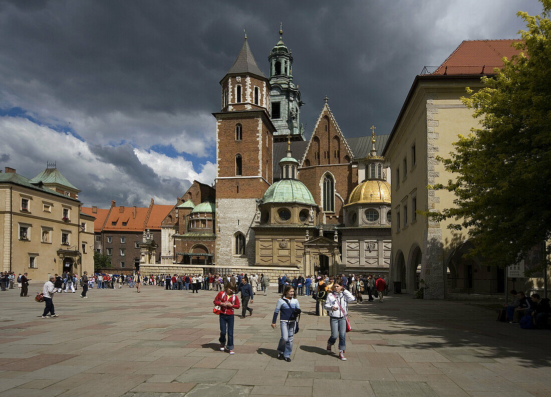 Poland,  Krakow,  Sigismund´s Cathedral and Chapel as part of Royal Castle at Wawel
