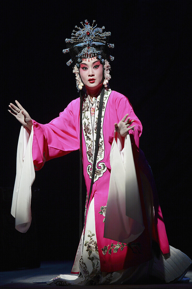 China, Shanghai, Yifu Theatre, … – License image – 70289711 lookphotos