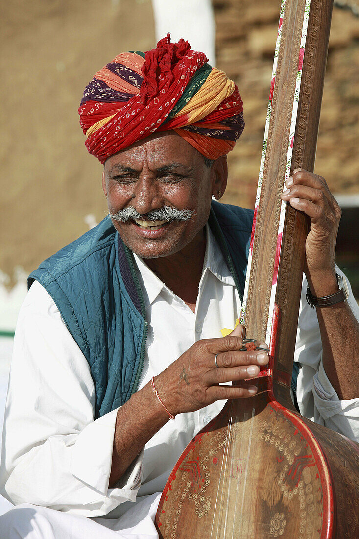 India,  Rajasthan,  Jaisalmer,  traditional musician
