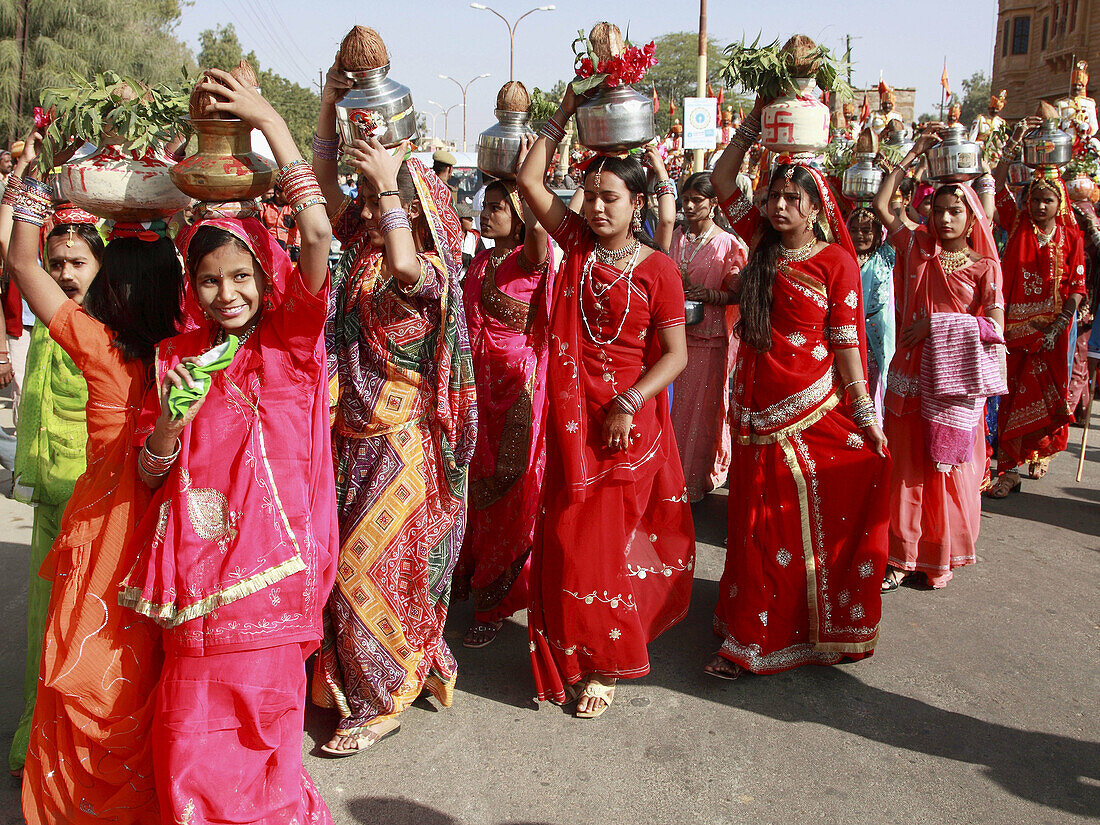 India,  Rajasthan,  Jaisalmer,  Desert Festival,  ceremonial procession,  women