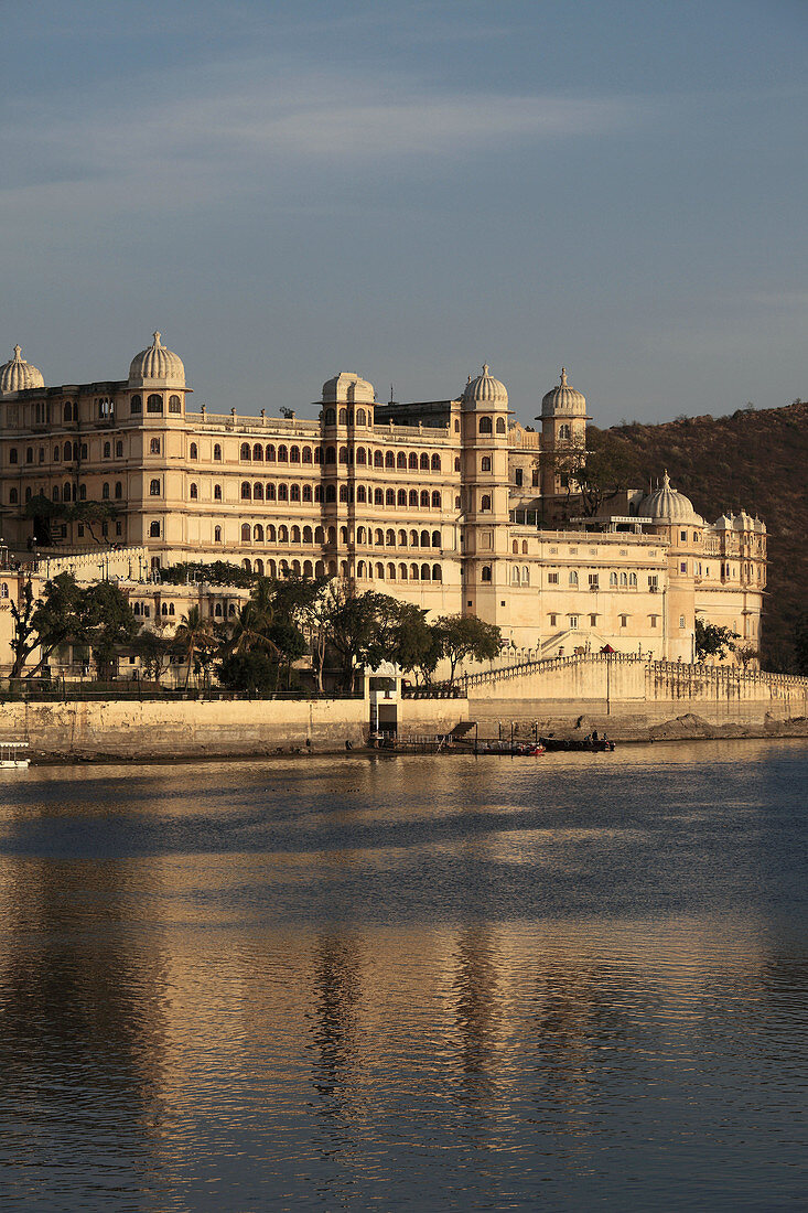 India,  Rajasthan,  Udaipur,  Lake Pichola,  Fateh Prakash Palace Hotel