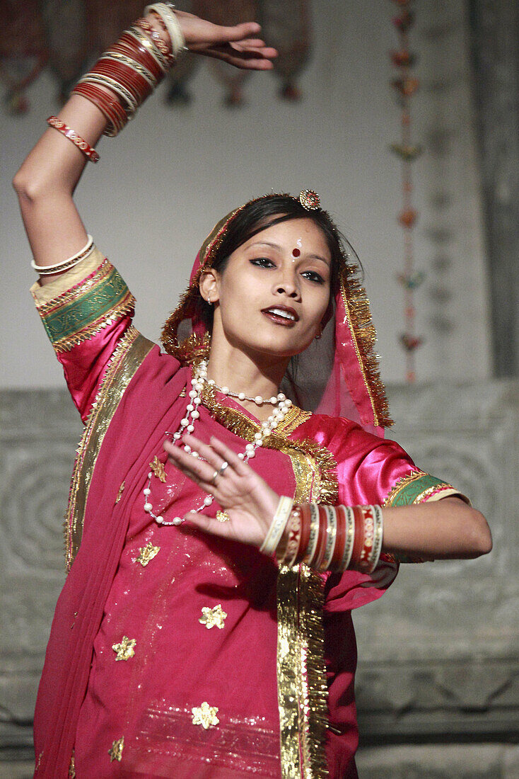 India,  Rajasthan,  Udaipur,  Bagore-ki-Haveli,  traditional rajasthani dancer