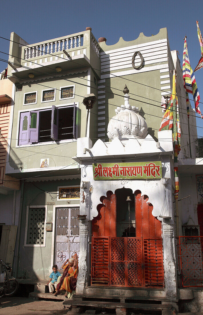 India,  Rajasthan,  Udaipur,  street scene,  colourful house