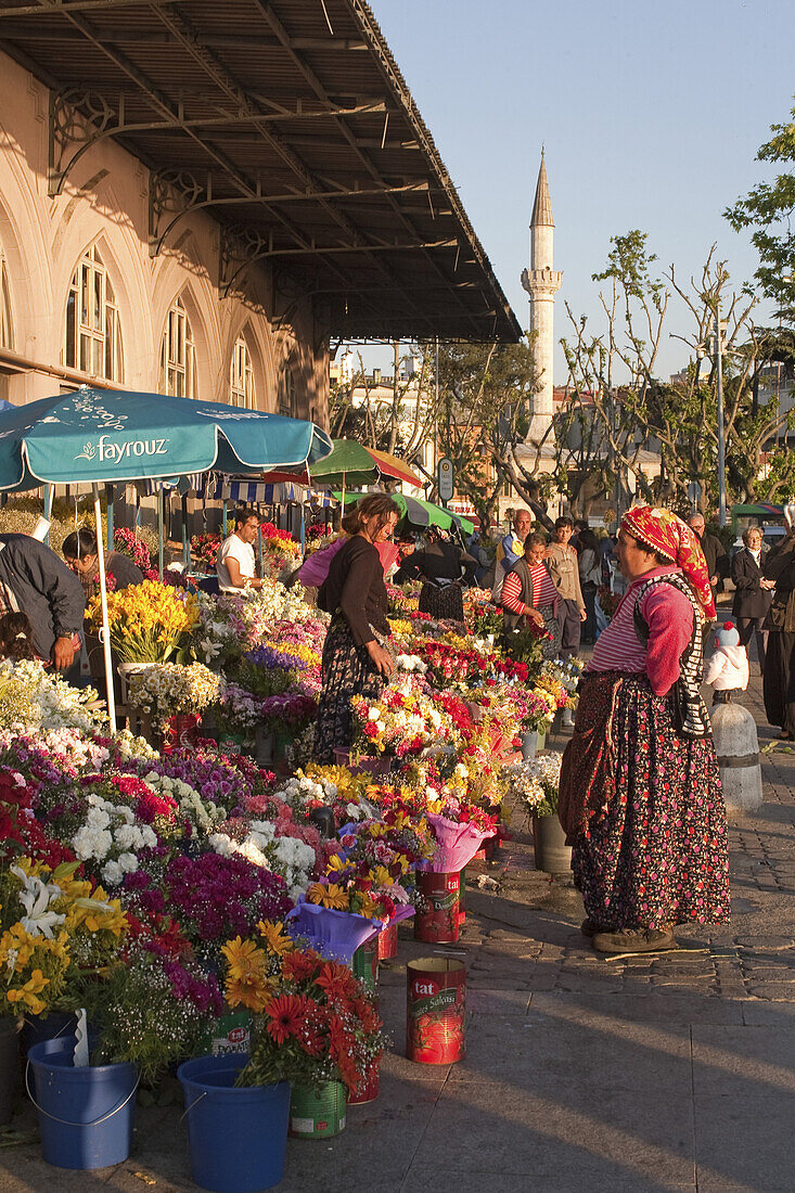 Blumenmarkt, Verkauf am Fähranleger von Üsküdar, Istanbul