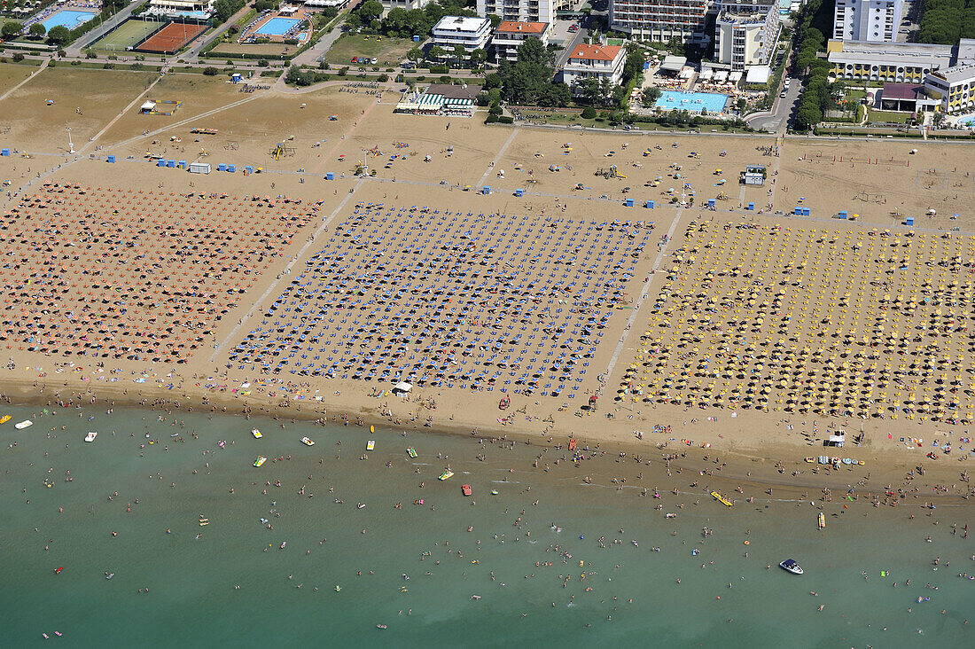 Adria, Bibione, Brussa, Flugaufnahme, Flugaufnahmen, Foto, Grün, Hinterland, Italien, Jesolo, Land, Landschaft, Lignano, Luftaufnahme, Luftaufnahmen, Meer, Mittelmeer, Ombrella, Panorama, Pineda, Rimini, See, Sommer, Sonne, Strand, Venedig, Wasser, XJ9-81