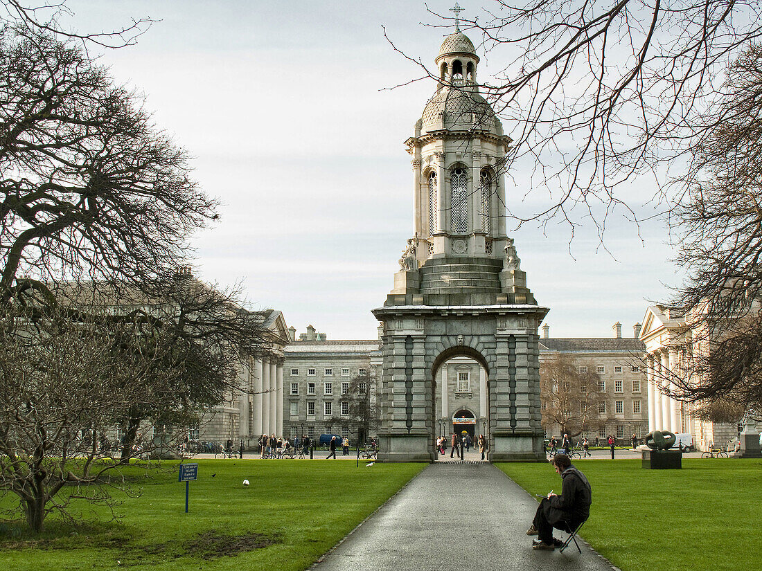 Gardens of the main entrance in the trinity college,  Dublin,  Ireland
