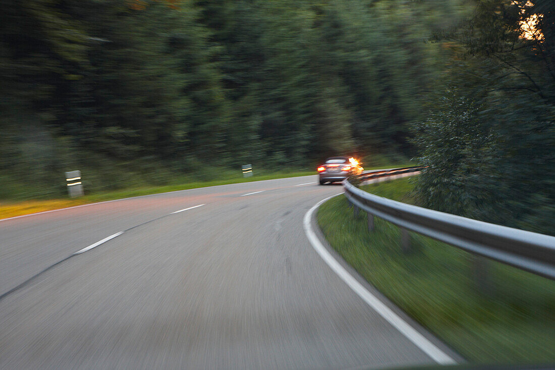 Cabrio auf der Schwarzwaldhochstrasse, Schwarzwald, Baden-Württemberg, Deutschland