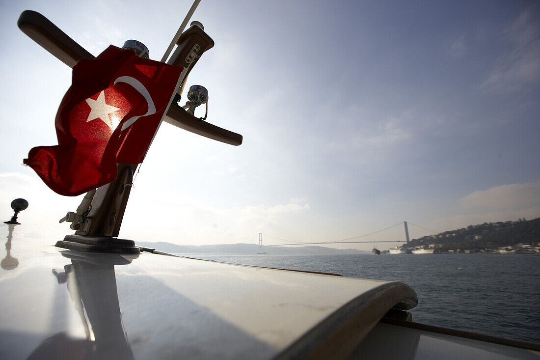 Boot auf dem Bosporus, Istanbul, Türkei
