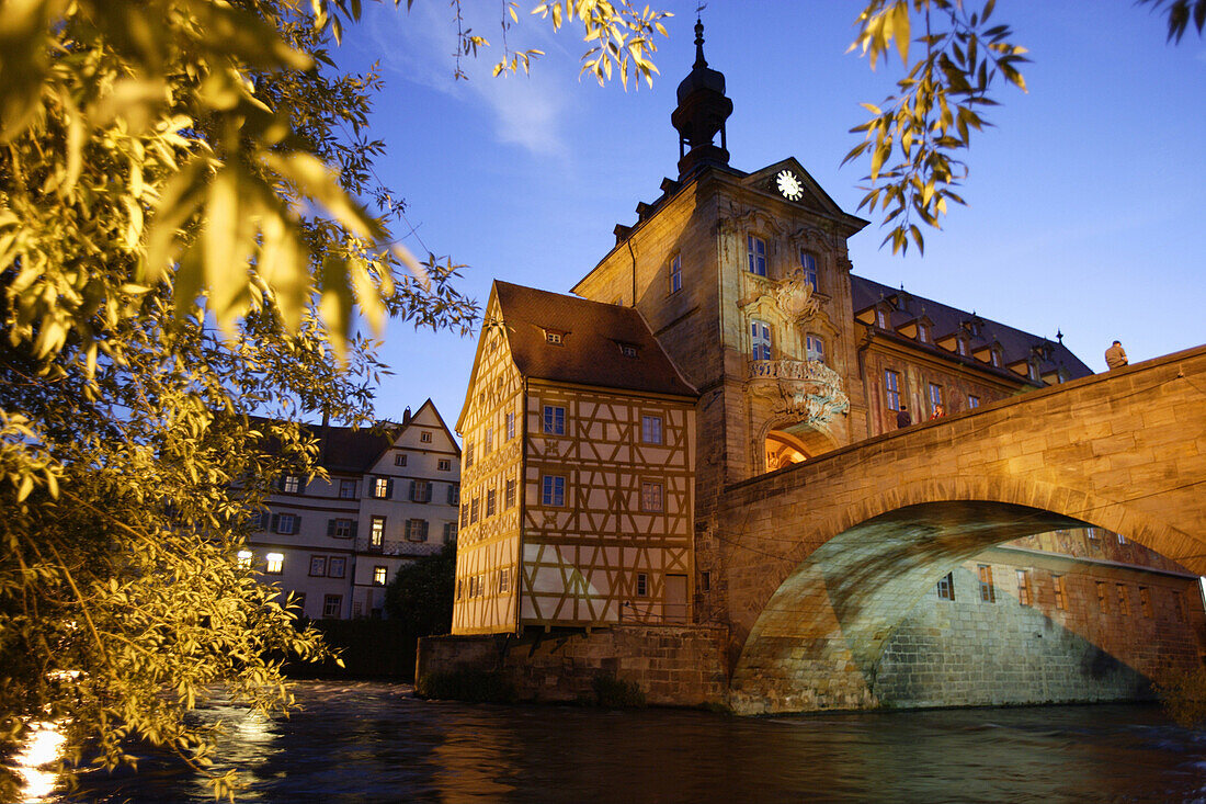 Altes Rathaus mit Regnitzbrücke, Bamberg, Oberfranken, Bayern, Deutschland