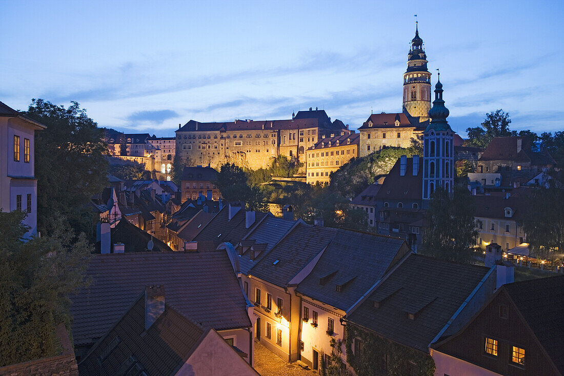 Blick vom Panoramagarten am ehemaligen Jesuitenseminar auf die Altstadt und Schloss, Cesky Krumlov, Krummau an der Moldau, Südböhmen, Tschechien