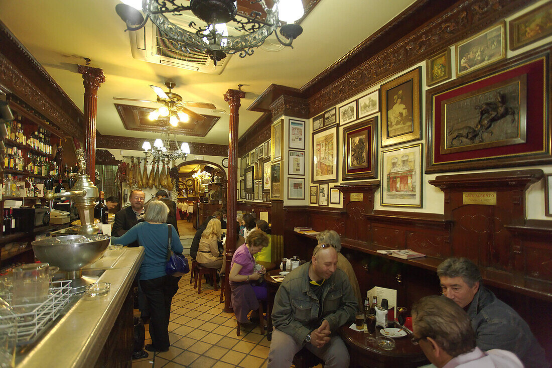 Gäste in der Casa Alberto, Calle de Huertas, Madrid, Spanien