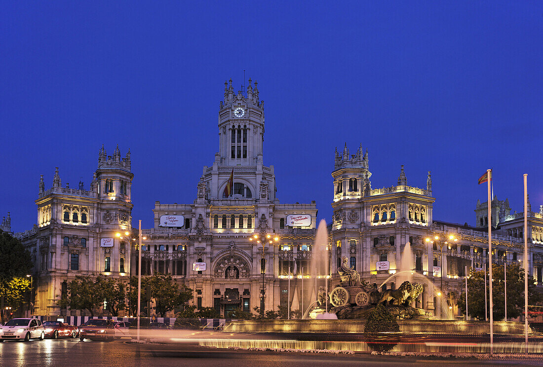 Rathaus Palacio de Comunicaciones mit Fuente de Cibeles, Plaza de Cibeles, Madrid, Spanien