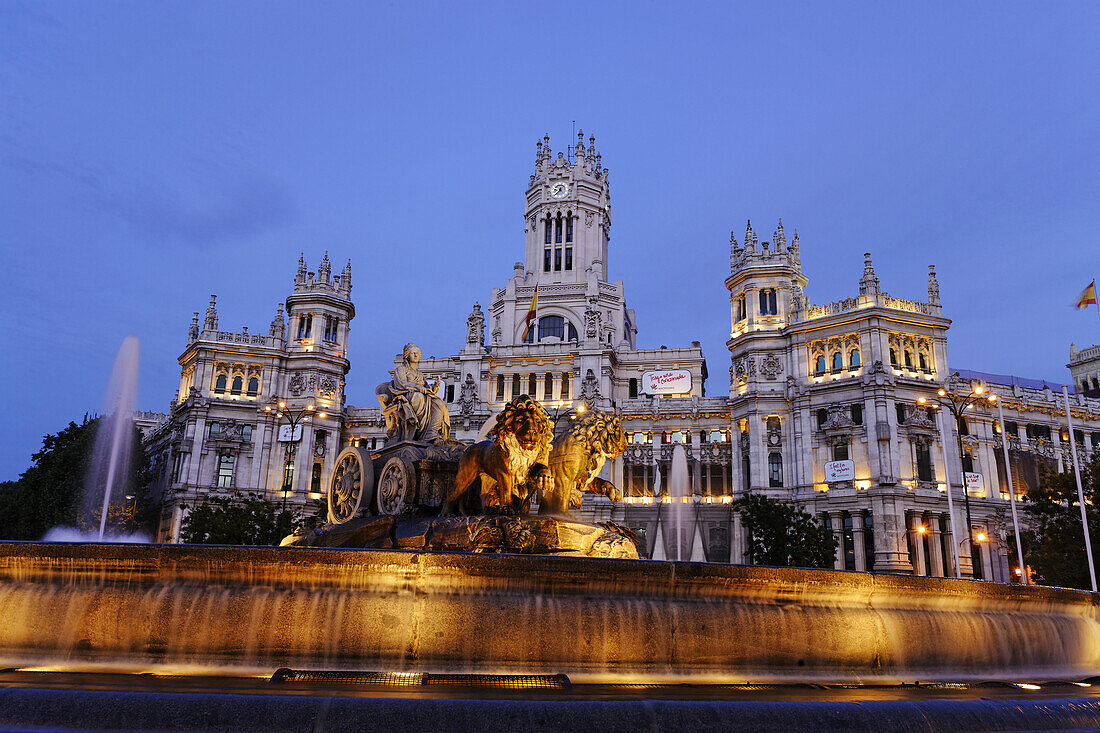 Town hall Palacio de Comunicaciones with Fuente de Cibeles, Plaza de Cibeles, Madrid, Spain