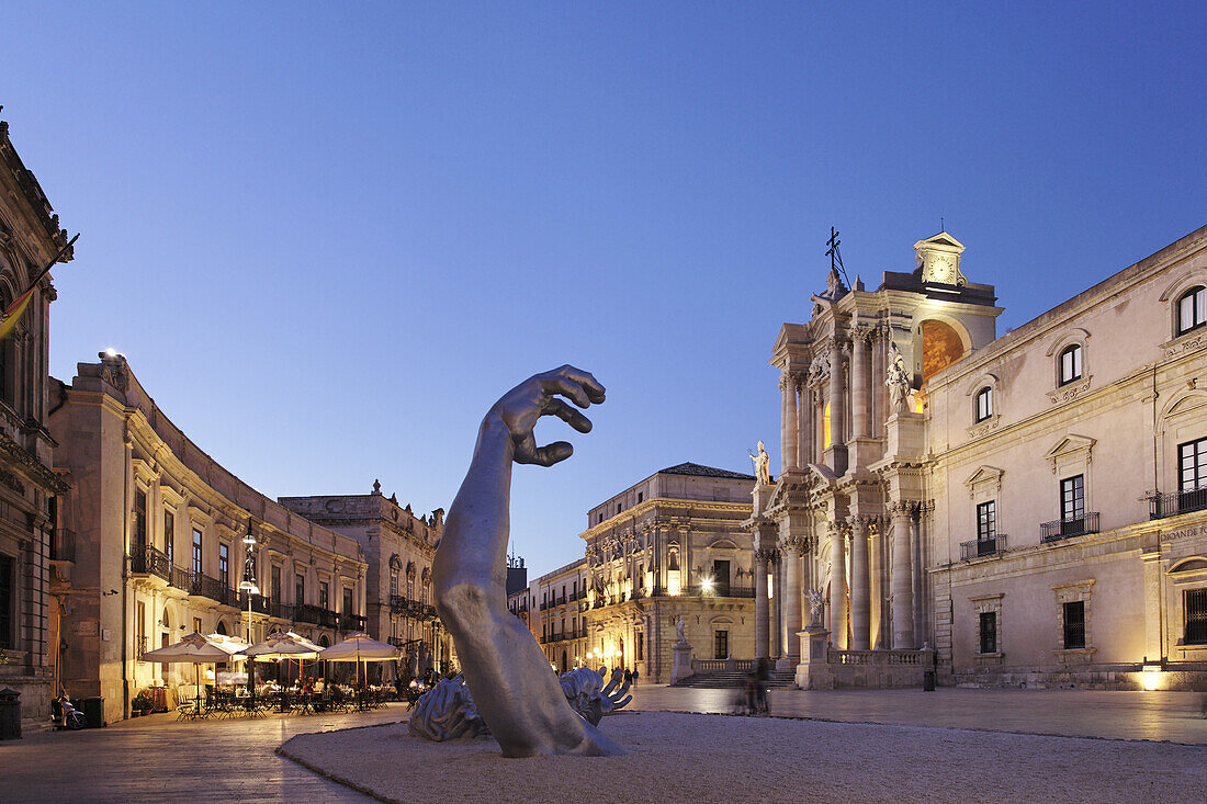 The Awakening am Domplatz, Syrakus, Ortygia, Sizilien, Italien