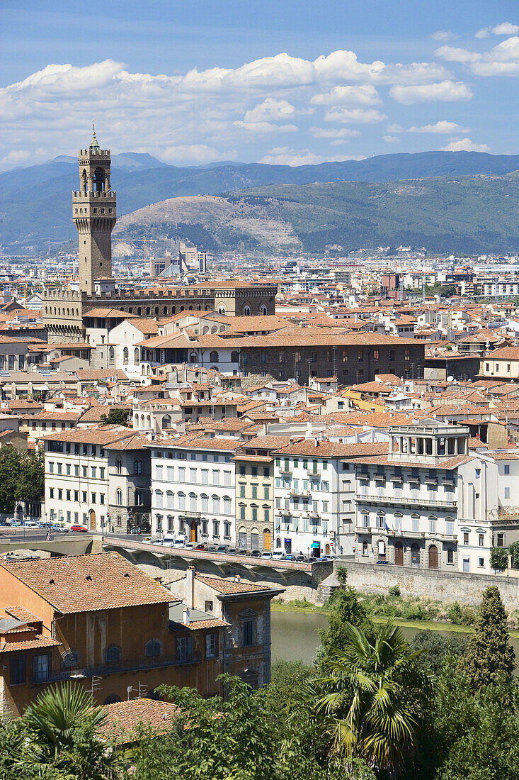 Blick von der Piazza Michelangelo auf die Dächer von Florenz und den Palazzo Vecchio, Florenz, Toskana, Italien