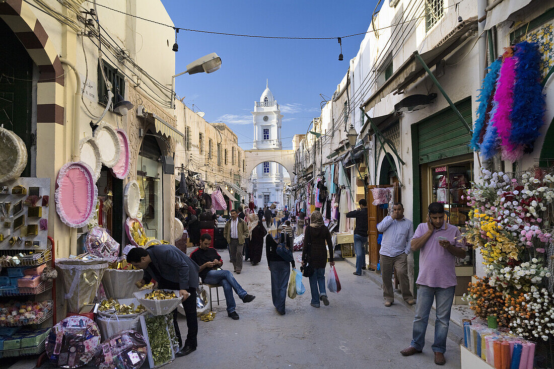 Händler und Läden in der Medina, Altstadt von Tripolis, Libyen, Nordafrika