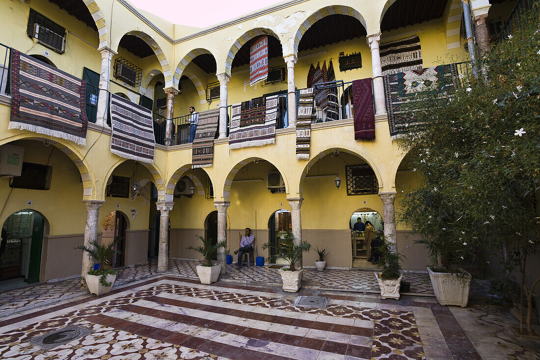 Innenhof in der Medina, Altstadt, Tripolis, Libyen, Nordafrika