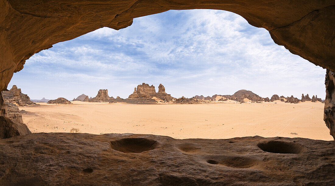 Cave with troughs for grinding grain, Tadrart Valley, Akakus mountains, Libya, Sahara, North Africa