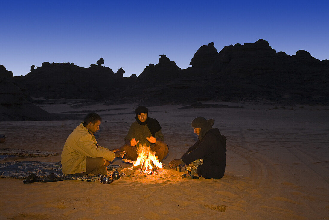 Tuaregs drinking tea at campfire, Tassili Maridet, Libya, Sahara, Africa