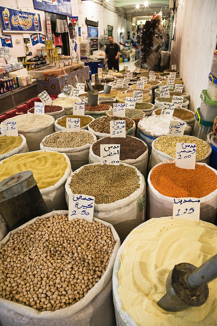 Hülsenfrüchte im Gemüsemarkt von Tripolis, Libyen, Afrika