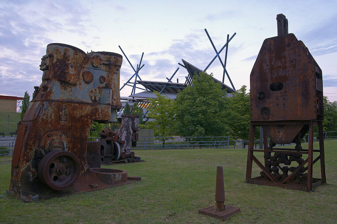 Oberhausen Neue Mitte mit Station Neue Mitte und Rheinischem Industriemuseum, Ruhrgebiet, Nordrhein-Westfalen, Deutschland, Europa