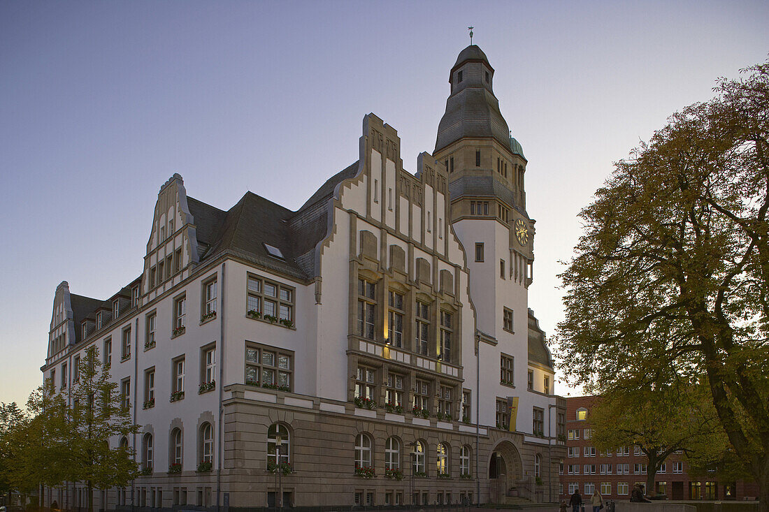 Rathaus (Architekt: Otto Müller-Jena,1910), Gladbeck, Ruhrgebiet, Nordrhein-Westfalen, Deutschland, Europa
