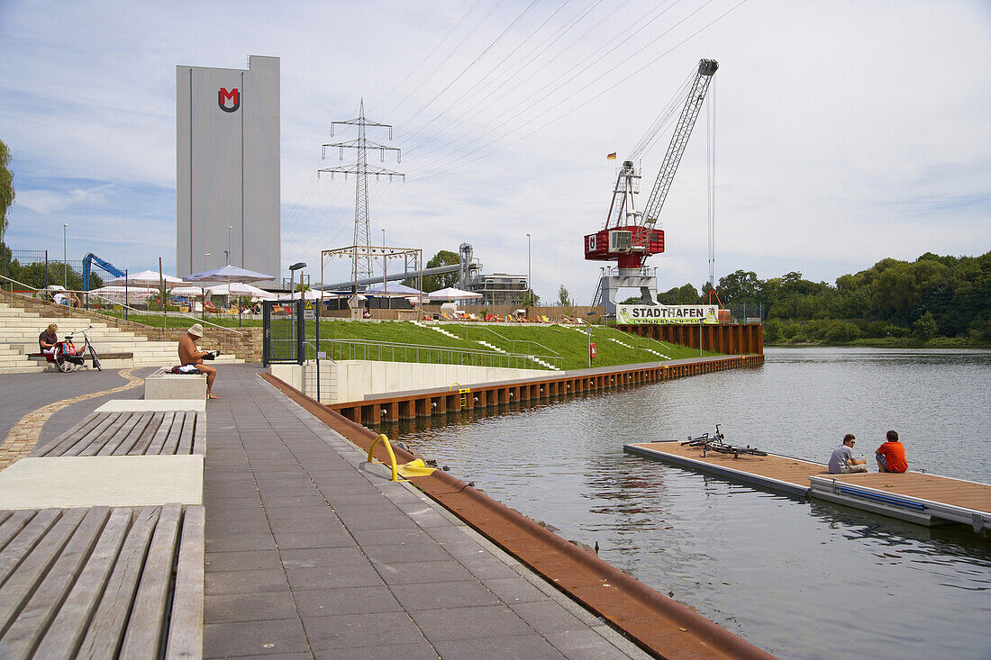 Bather at the harbour (Stadthafen) of Recklinghausen, Ruhrgebiet, North Rhine-Westphalia, Germany, Europe