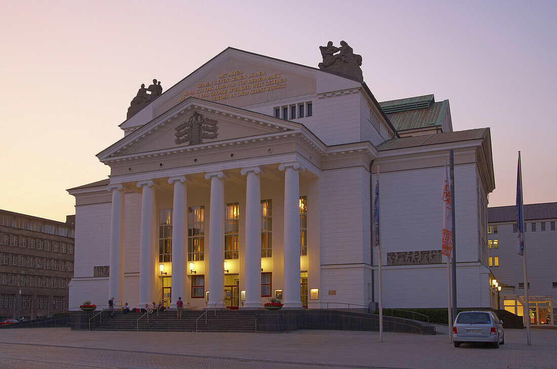 Stadttheater der Stadt Duisburg (Architekt: Martin Dülfer, 1910 - 1912), einziger gründerzeitlicher Theaterbau des Ruhrgebiets, König-Heinrich-Platz, Ruhrgebiet, Nordrhein-Westfalen, Deutschland, Europa