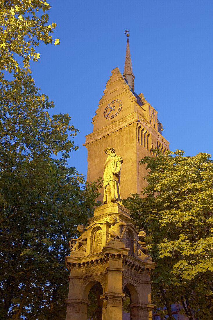 Mercator well in front of  Duisburg town hall (Architect: Friedrich Ratzel, 1897 - 1902), Ruhrgebiet, North Rhine-Westphalia, Germany, Europe