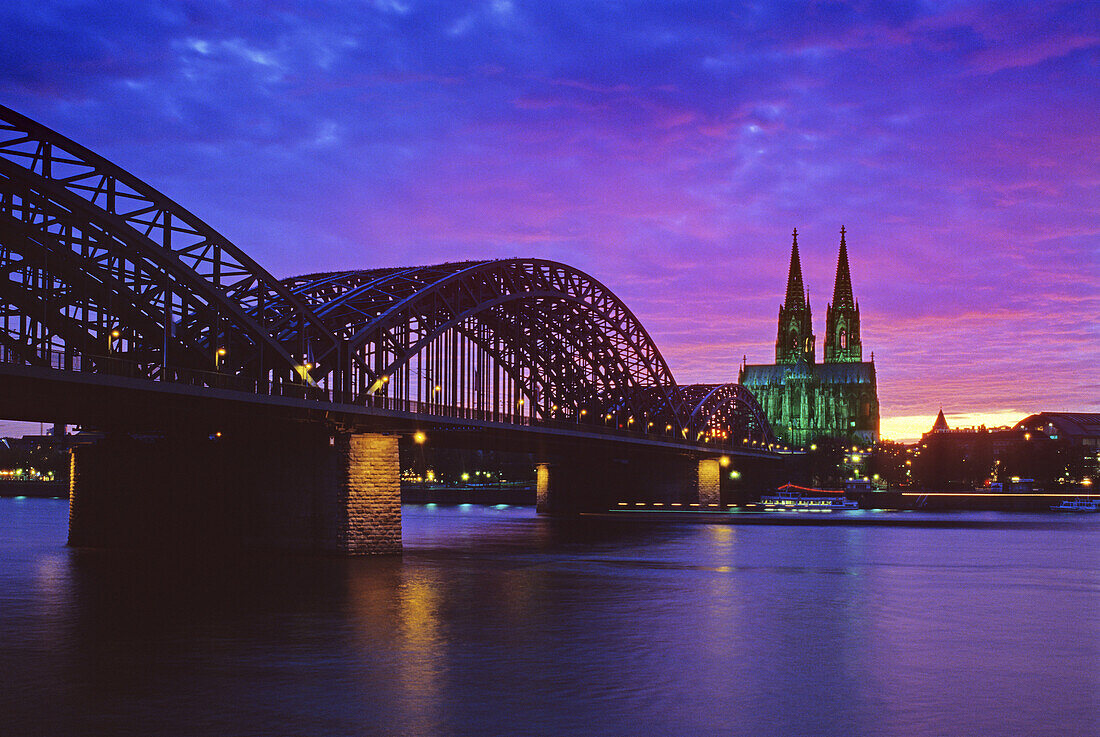 Evening sky above Cologne cathedral and the Hohenzollern bridge, Cologne, Rhine river, North Rhine-Westphalia, Germany