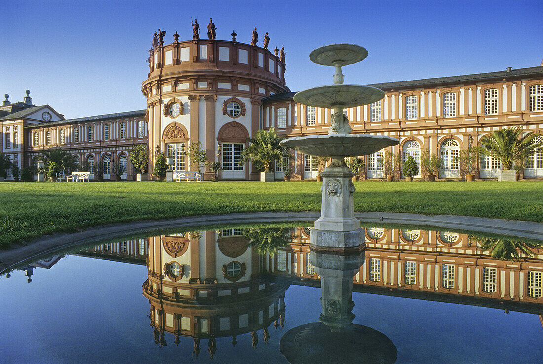 Schloss Biebrich, Wiesbaden, Rhein, Hessen, Deutschland