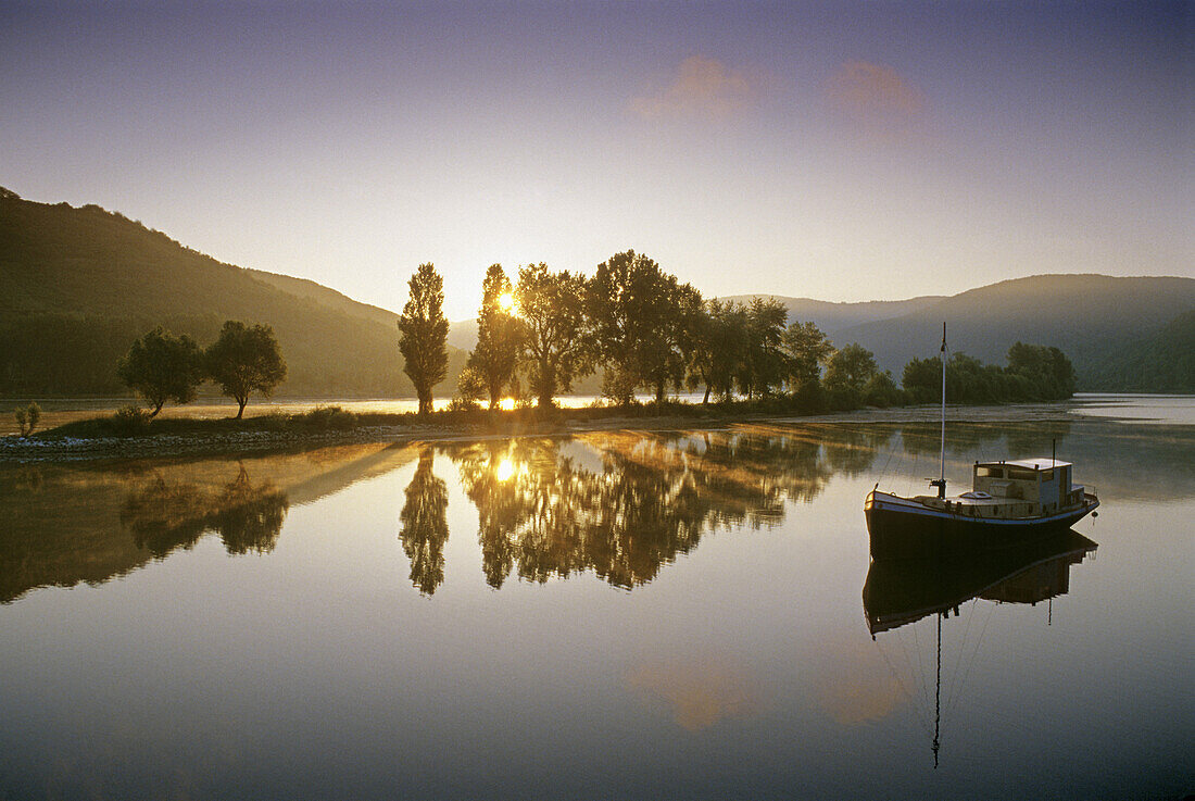 Morgenstimmung am Rhein, Osterspai bei Boppard, Rhein, Rheinland-Pfalz, Deutschland