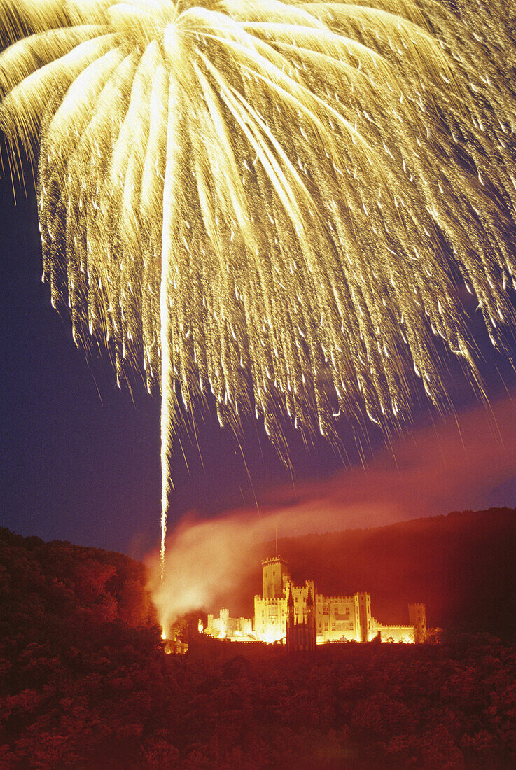 Feuerwerk Rhein in Flammen, an Schloss Stolzenfels, bei Koblenz, Rhein, Rheinland-Pfalz, Deutschland