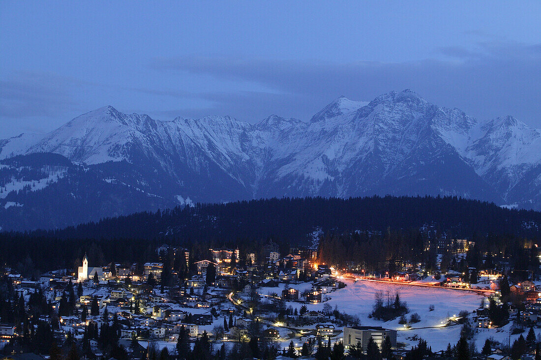 Flims in der Abenddämmerung, Graubünden, Schweiz
