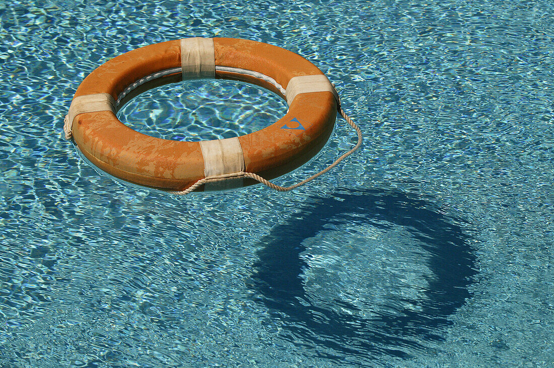 Rettungsring im Pool, Sicherheit