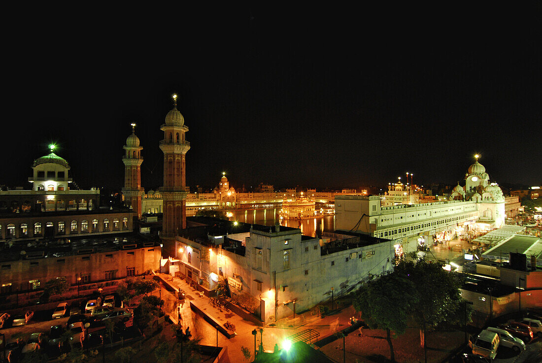 Goldener Tempel bei Nacht, Heiligtum der Sikhs, Amritsar, Punjab, Indien, Asien