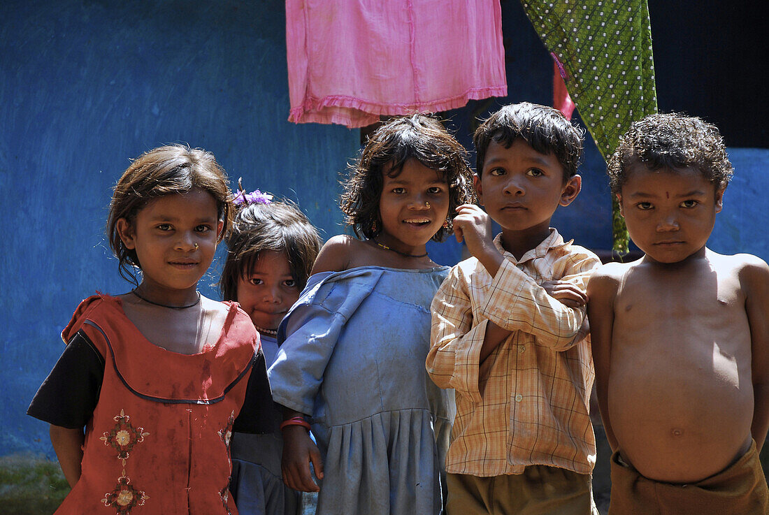 Kinder in Mali Dorf, Stammes Region bei Koraput im Süden Orissas, Indien, Asien